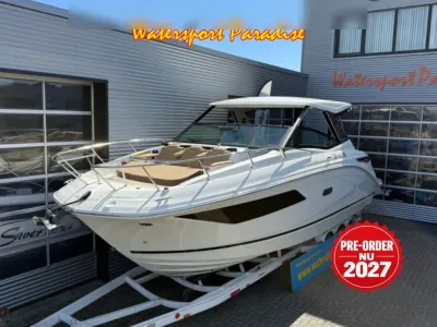 sportcruiser op trailer bij showroom