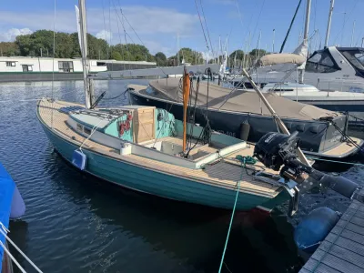 zeilboot in jachthaven