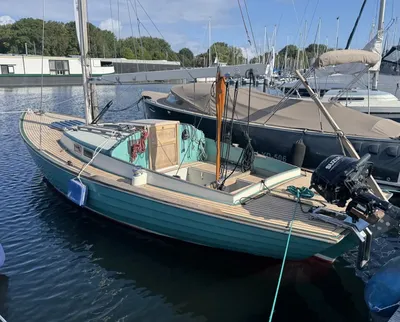 zeilboot in jachthaven