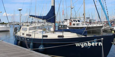 zeilboot in jachthaven