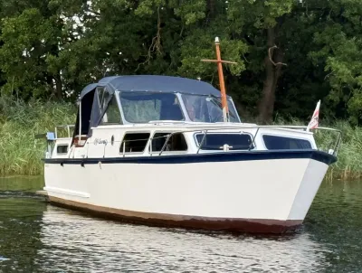 motorkruiser op het water