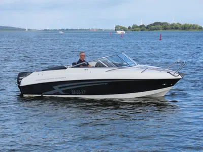 motorboot op het water