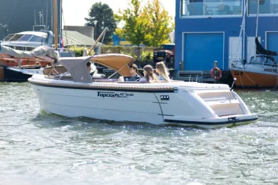 kleine tender boot met passagiers