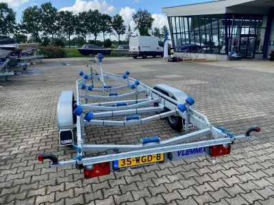 boottrailer op buitenterrein