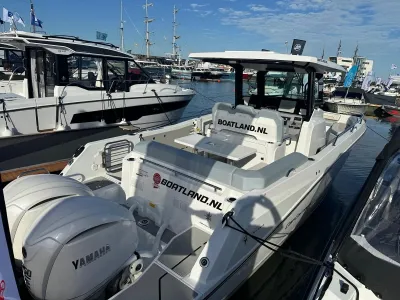 motorboot in een jachthaven