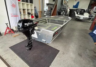 aluminium visboot in showroom