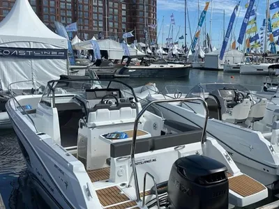 meerdere boten aangemeerd bij jachthaven