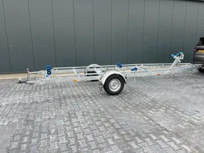 boottrailer op parkeerplaats