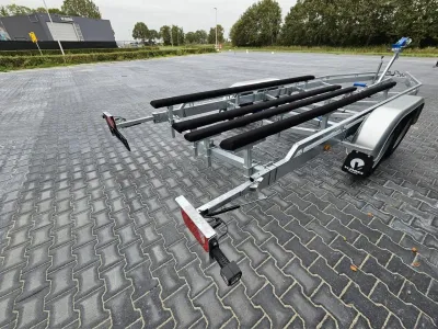 boottrailer op parkeerplaats