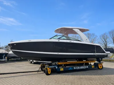 boot op trailer op buitenparkeerplaats