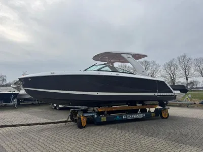 bowrider op trailer op kade