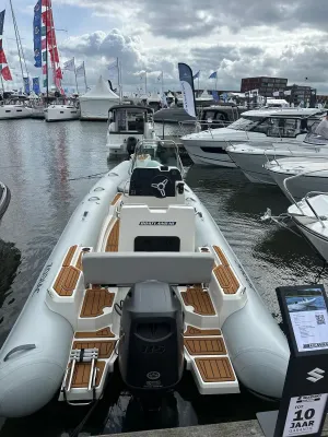 RIB boot in jachthaven
