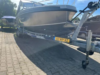 boot op trailer op buitenlocatie