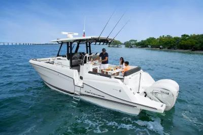 center-console boot met personen op water
