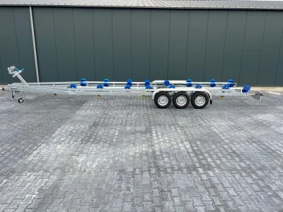 boottrailer op bestrate ondergrond