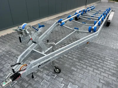 boottrailer op bestrating