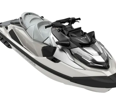 witte waterscooter op witte achtergrond