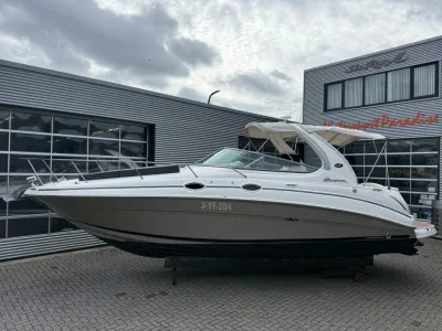 sportcruiser buiten voor showroom