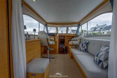 interieur salon van motorjacht