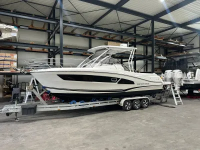 boot in overdekte loods op trailer