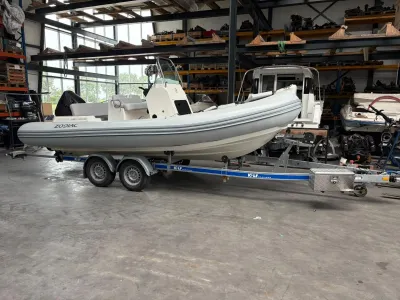 RIB op trailer in werkplaats