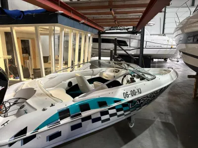 sportboot in opslaghal