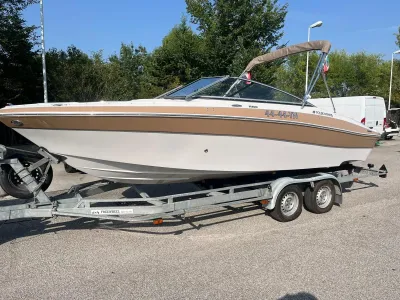 bowrider op trailer