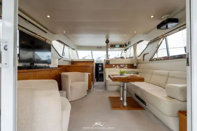 interieur salon van motorjacht