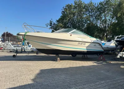 boot op de wal in opslag