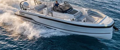 speedboot op open water