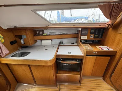 interieur kombuis met fornuis en wasbak
