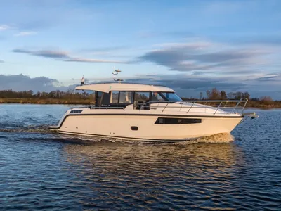 motorboot varend op open water