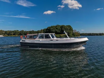 motorjacht op het water