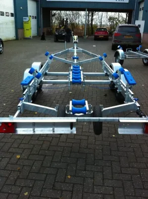 boottrailer op parkeerplaats