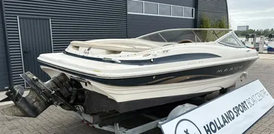 speedboot op trailer bij servicecentrum