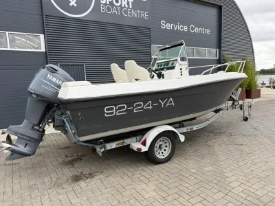 consoleboot op trailer bij servicecentrum