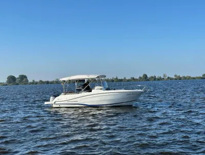 motorboot op open water