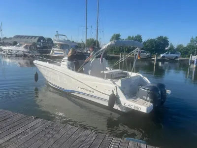 motorboot in jachthaven