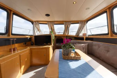 salon interieur van motorjacht