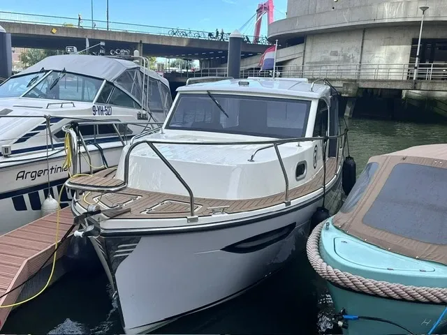 TendR 23 Cabin