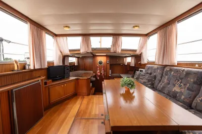 Salon interieur van motorjacht