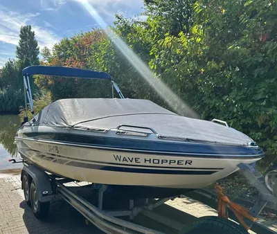 boot op trailer bij waterkant