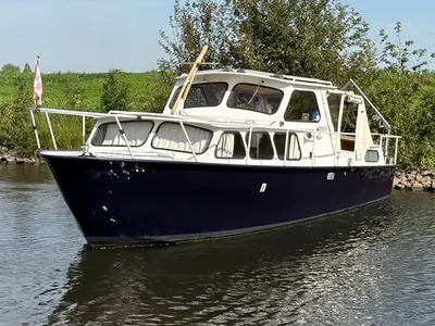 motorboot in het water