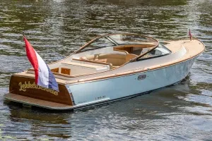 open runabout boot op het water