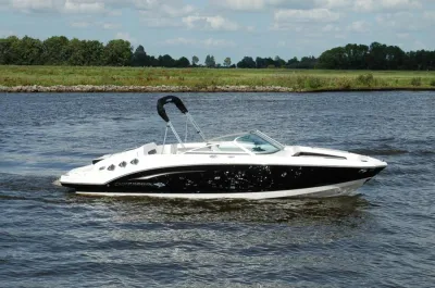 speedboot op het water