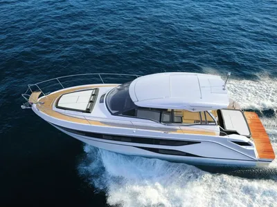 motorjacht op open water, bovenaanzicht