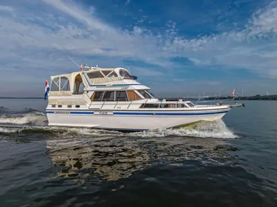 motorjacht op open water