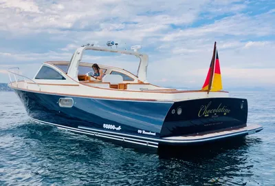 runabout motorboot op open water