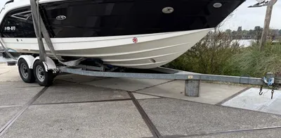 boot op trailer bij kade