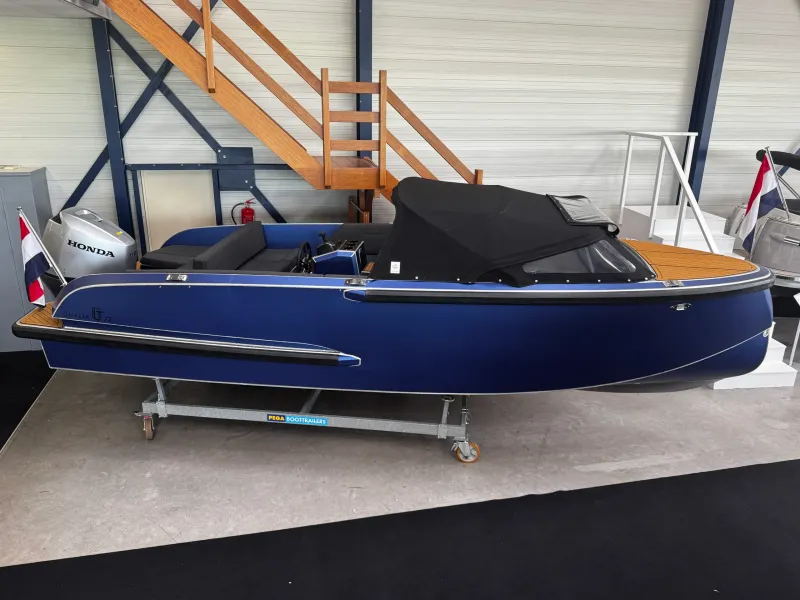 Qualia QT 22 Outboard